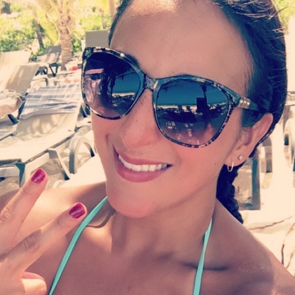 Meet your Posher, Sandy - Picture 1 of 1